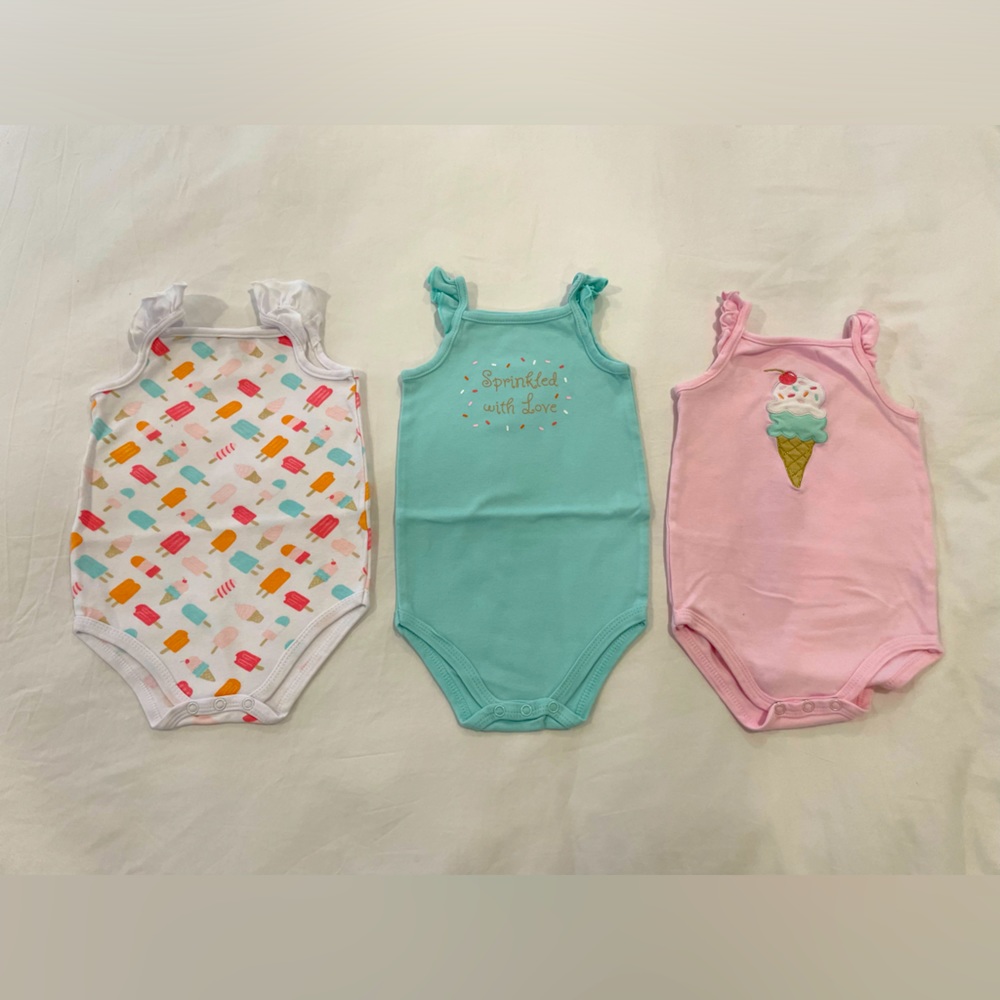 🍦 3 PIECE BUNDLE of onesies/bodysuits by HB in size 9 - 12 MONTHS! 🍦 themed!